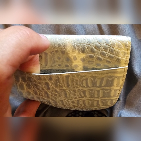 Buxton Leather Card Holder - Picture 2 of 7